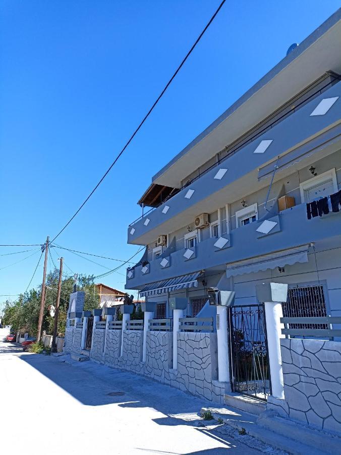 Seven Seas Apartments Loútsa Exterior foto